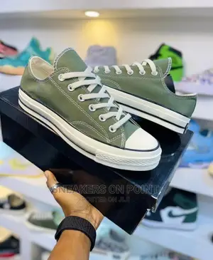 *Converse Og {Chuck Taylor}* *Size 40-45*