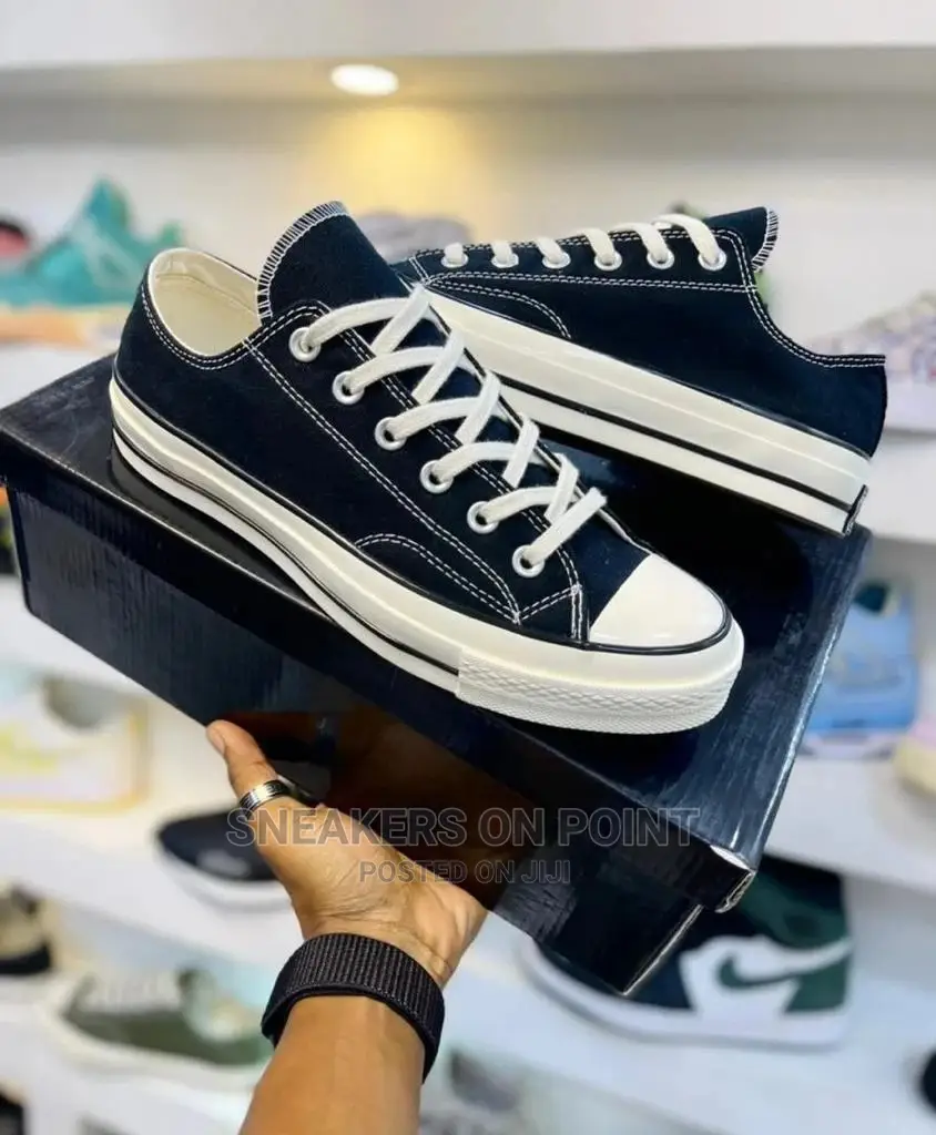 *Converse Og {Chuck Taylor}* *Size 40-45*