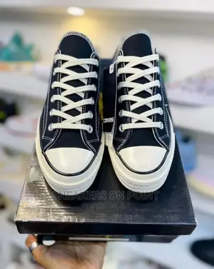 *Converse Og {Chuck Taylor}* *Size 40-45*