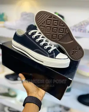 *Converse Og {Chuck Taylor}* *Size 40-45*