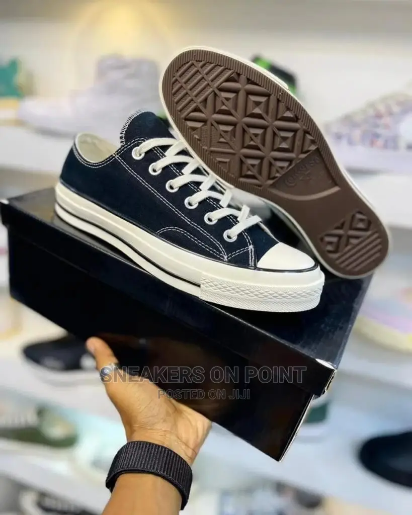 *Converse Og {Chuck Taylor}* *Size 40-45*