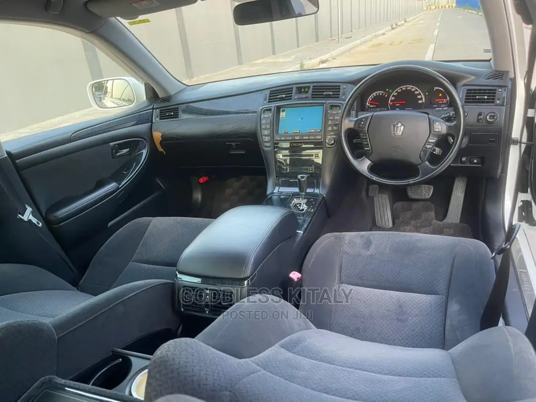 Toyota Crown 2006 White