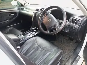 Toyota Crown 2010 White