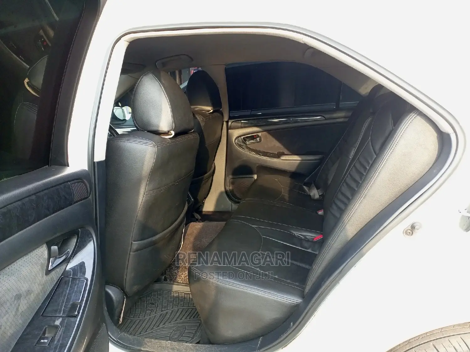Toyota Crown 2010 White