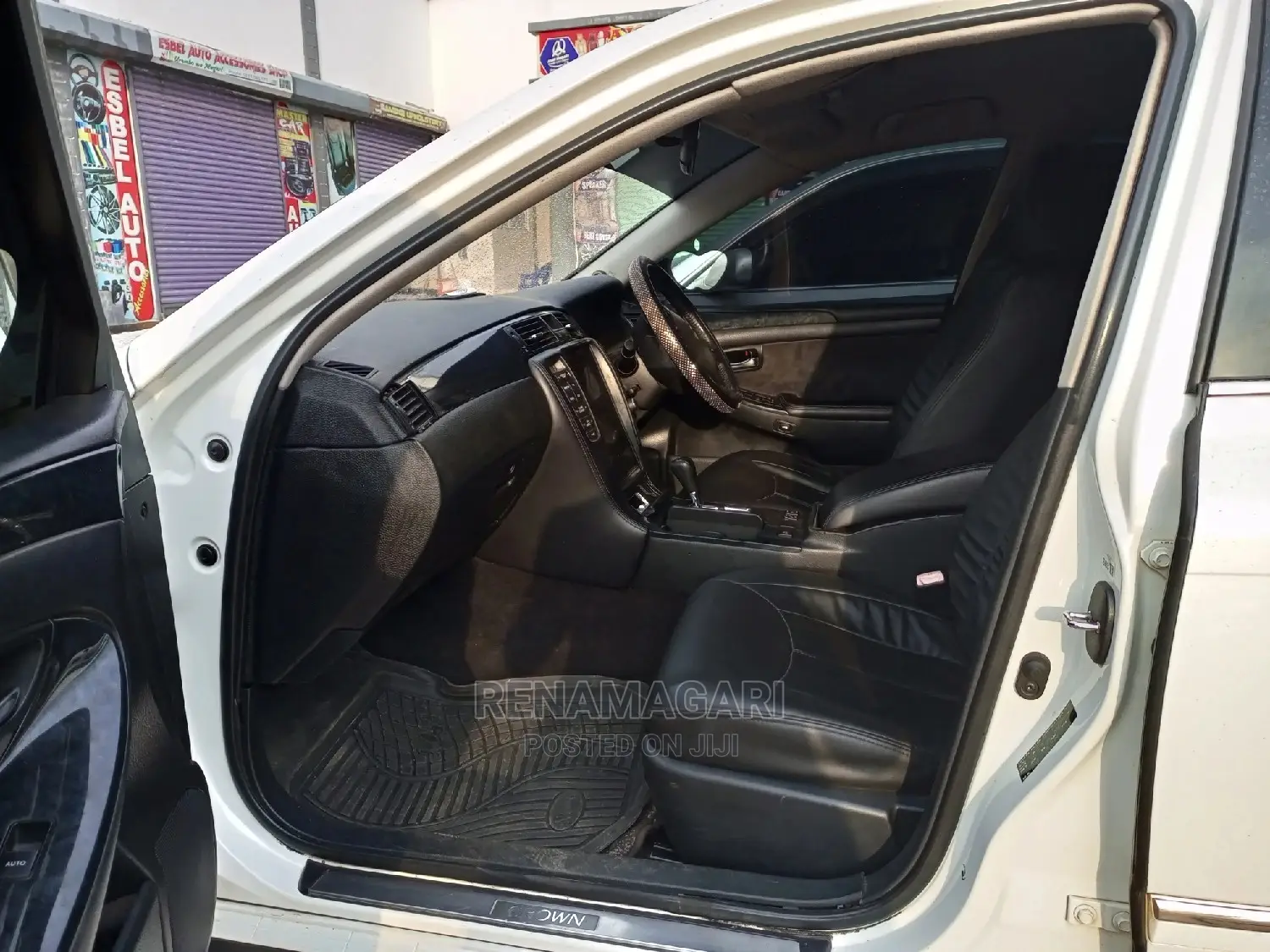 Toyota Crown 2010 White