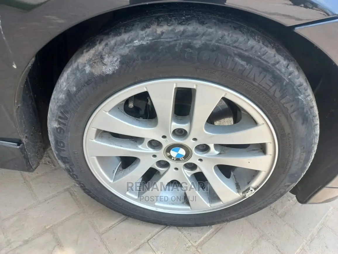 BMW 320i 2003 Black