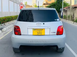 Toyota IST 2004 Silver