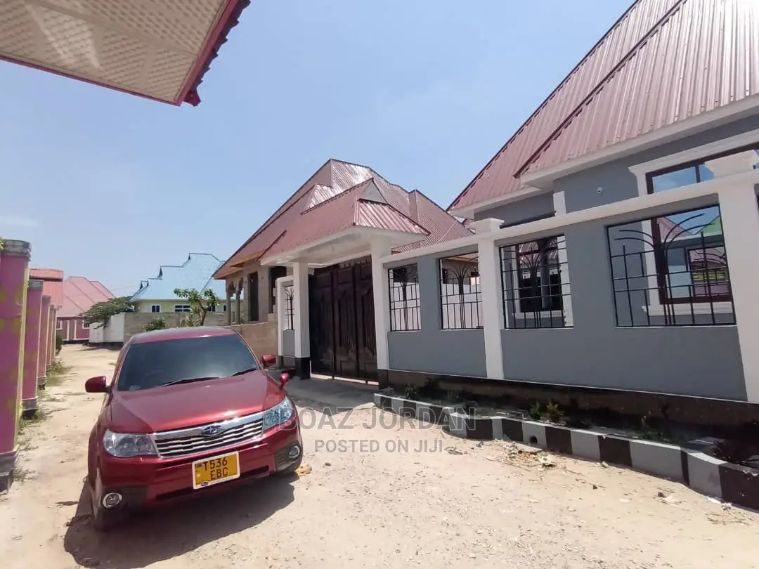 3bdrm House in Graphite Estate, Chamazi for Sale