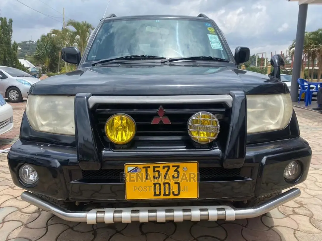 Mitsubishi Pajero 2000 Black