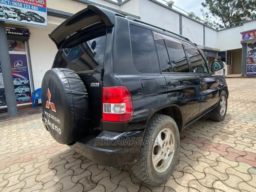 Mitsubishi Pajero 2000 Black