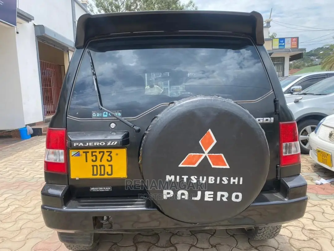 Mitsubishi Pajero 2000 Black