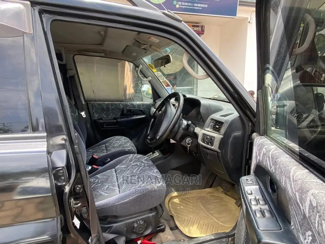 Mitsubishi Pajero 2000 Black