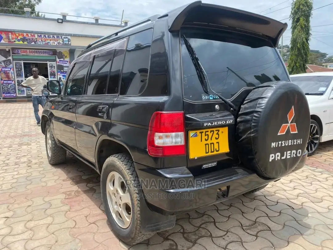 Mitsubishi Pajero 2000 Black