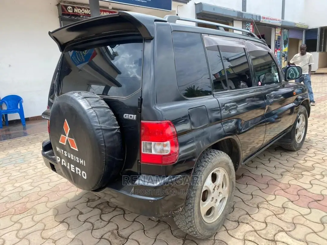 Mitsubishi Pajero 2000 Black