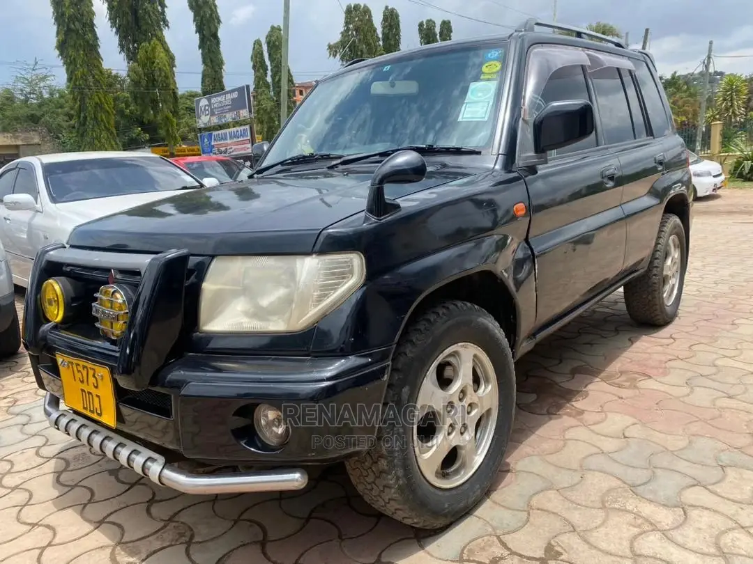 Mitsubishi Pajero 2000 Black