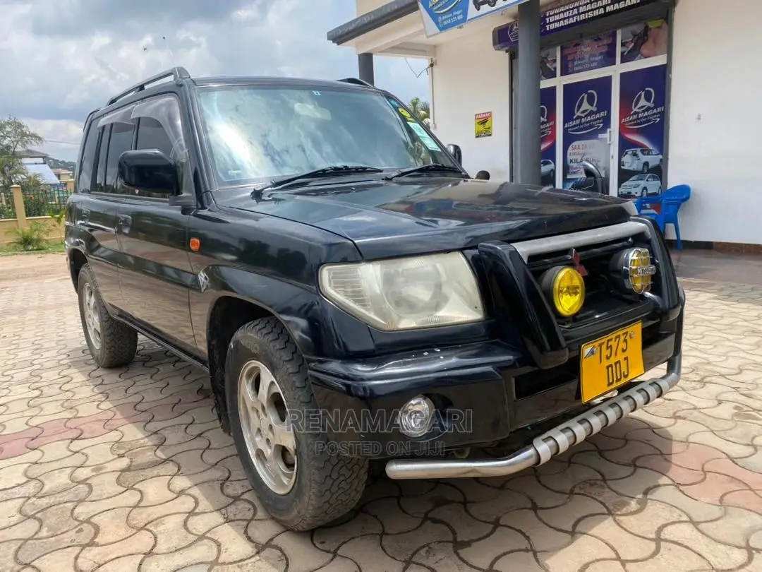 Mitsubishi Pajero 2000 Black