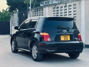 Toyota IST 2005 Black