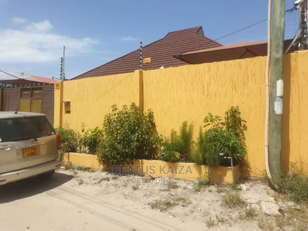 3bdrm Bungalow in Kinondoni Kwa Pinda for Rent