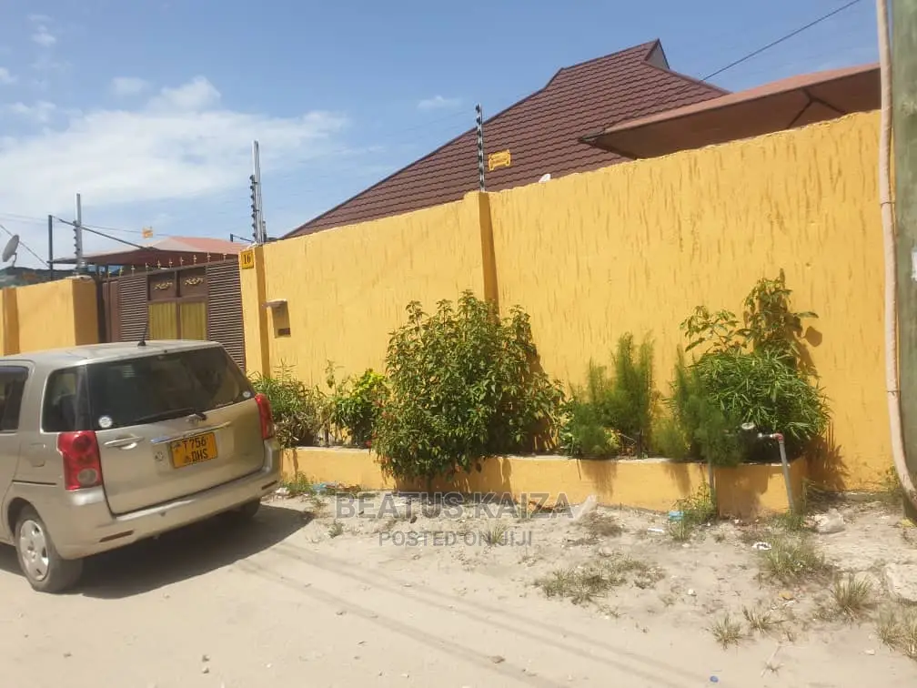3bdrm Bungalow in Kinondoni Kwa Pinda for Rent