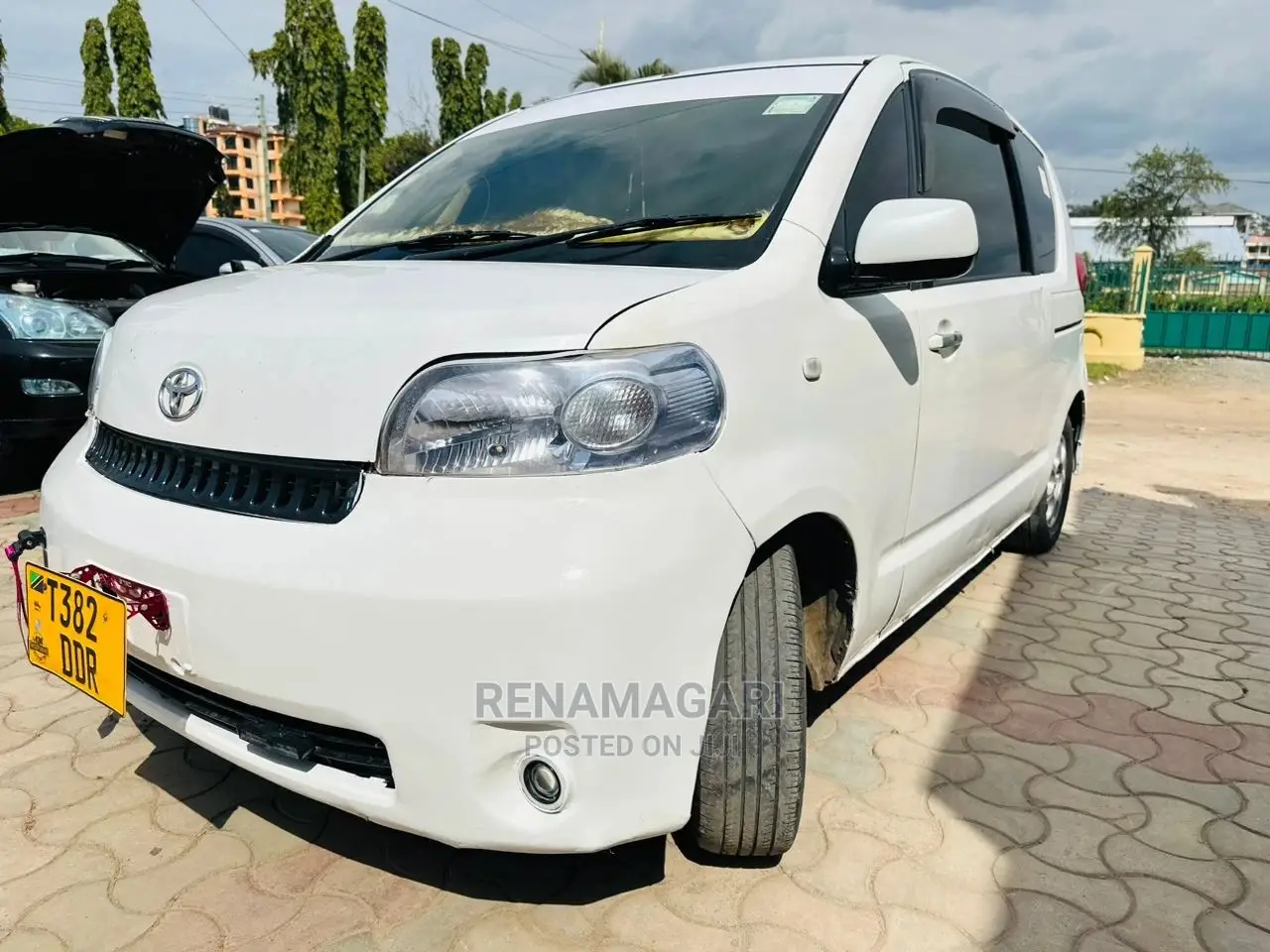 Toyota Porte 2004 White