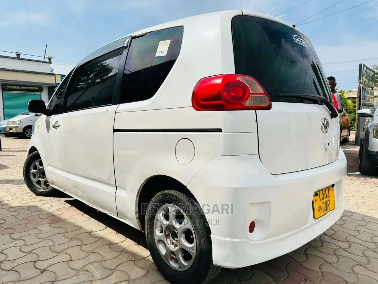 Toyota Porte 2004 White