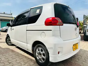 Toyota Porte 2004 White