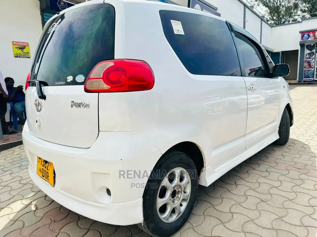 Toyota Porte 2004 White
