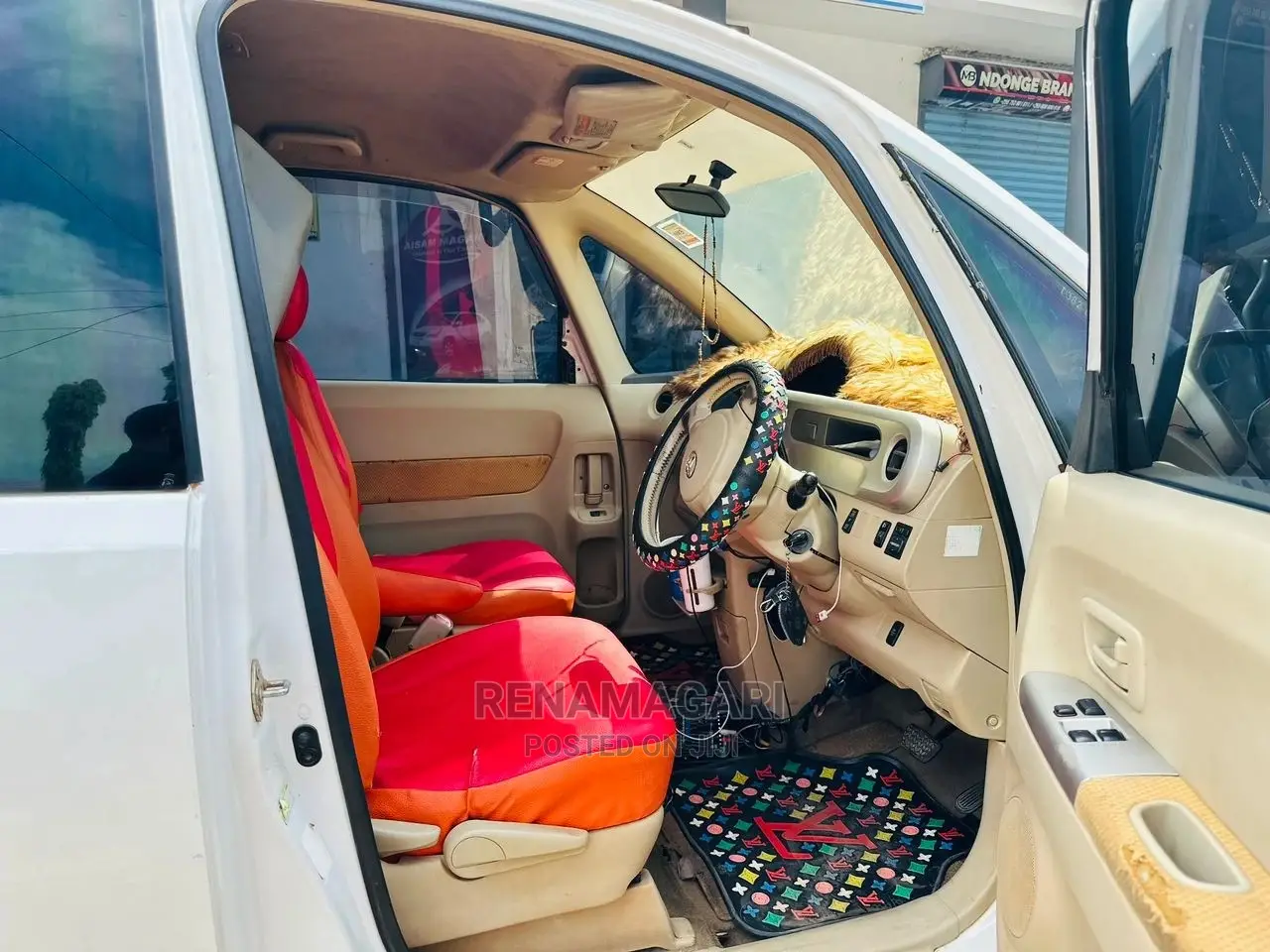 Toyota Porte 2004 White