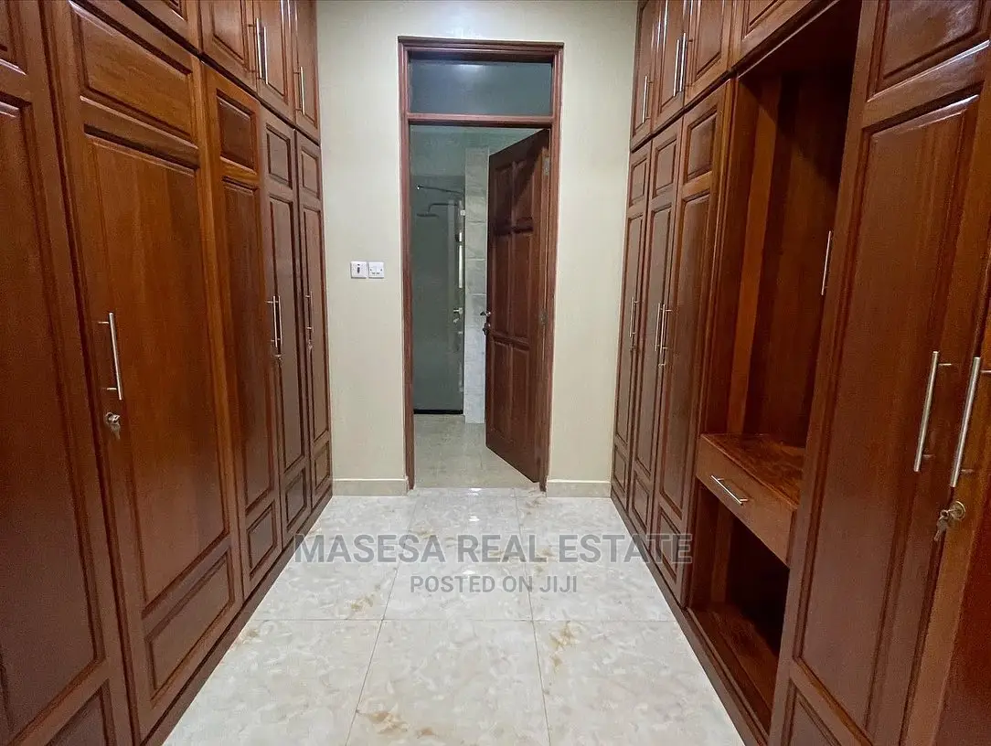 5bdrm House in Msasani for Sale