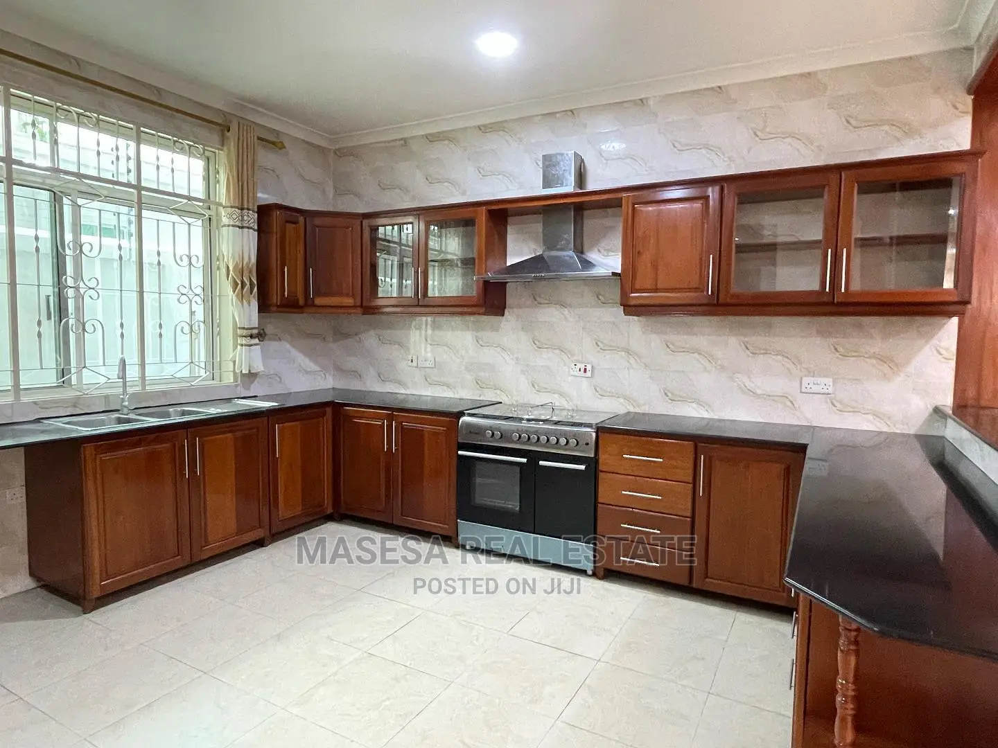 5bdrm House in Msasani for Sale