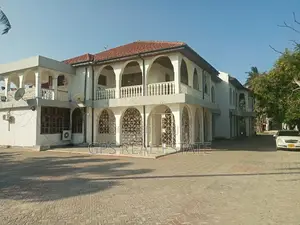 8bdrm Block of Flats in Mikocheni Mwalimu for Sale