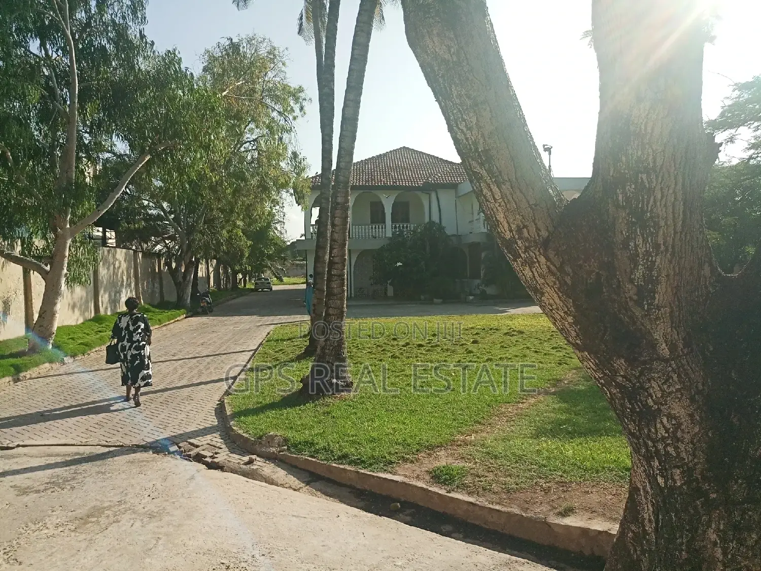 8bdrm Block of Flats in Mikocheni Mwalimu for Sale