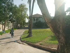 8bdrm Block of Flats in Mikocheni Mwalimu for Sale