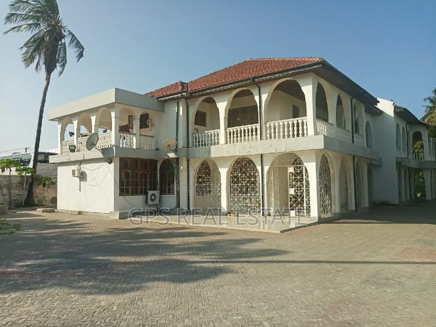 8bdrm Block of Flats in Mikocheni Mwalimu for Sale