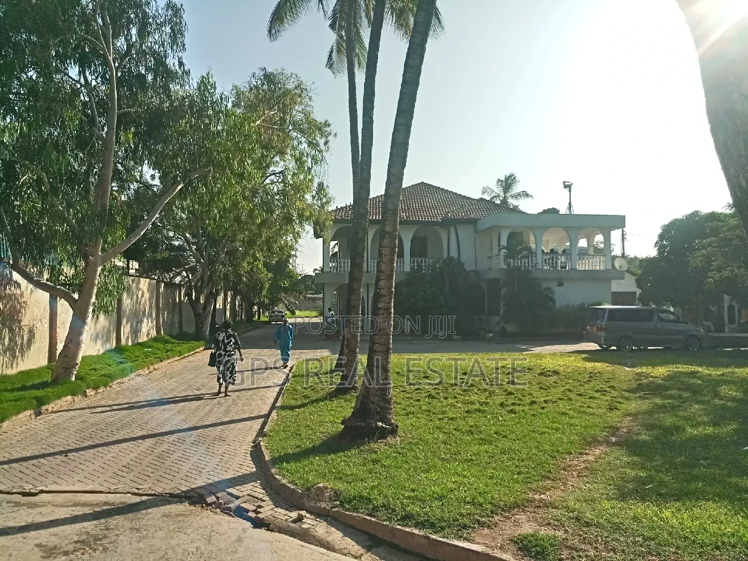 8bdrm Block of Flats in Mikocheni Mwalimu for Sale