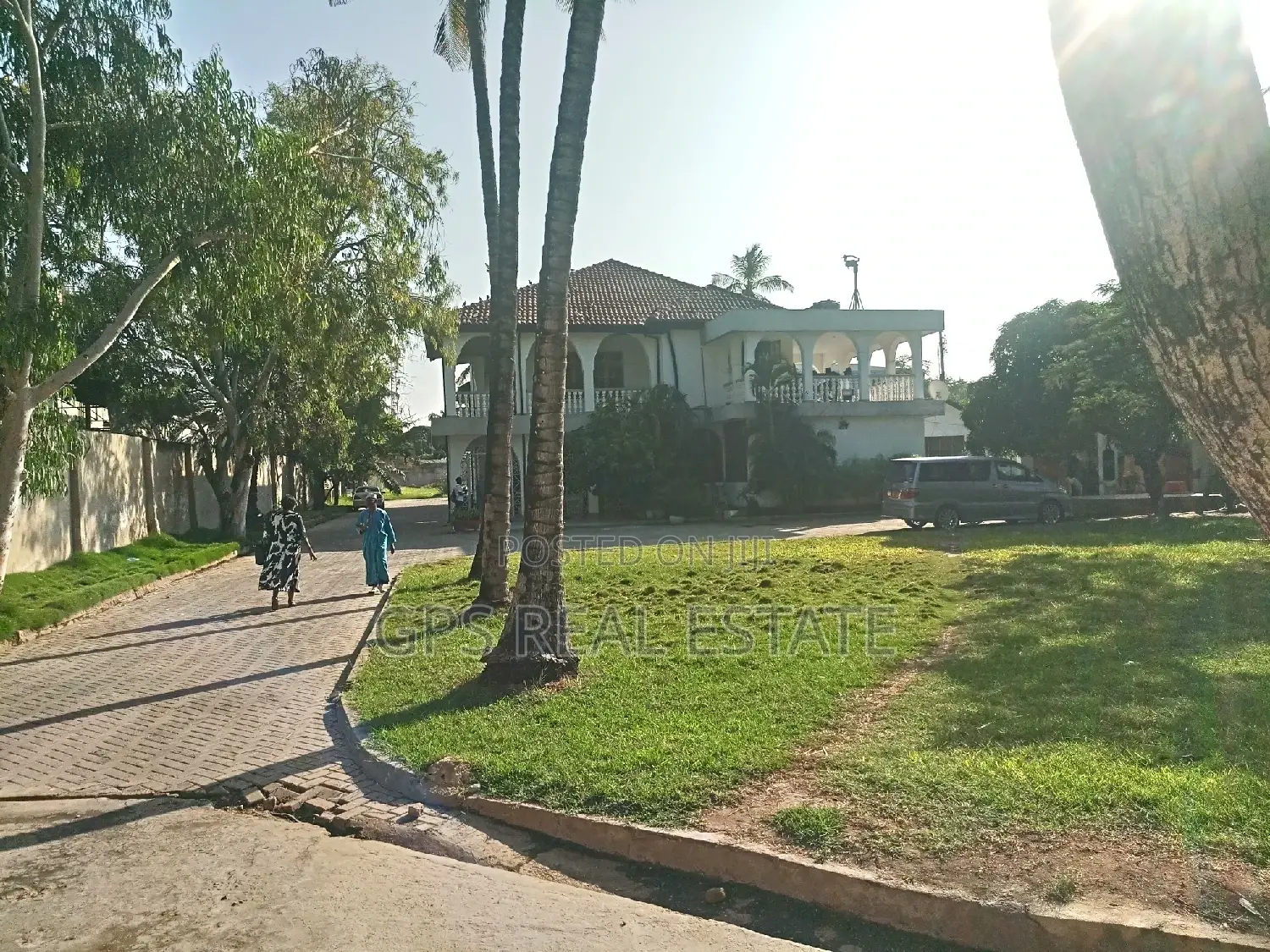 8bdrm Block of Flats in Mikocheni Mwalimu for Sale