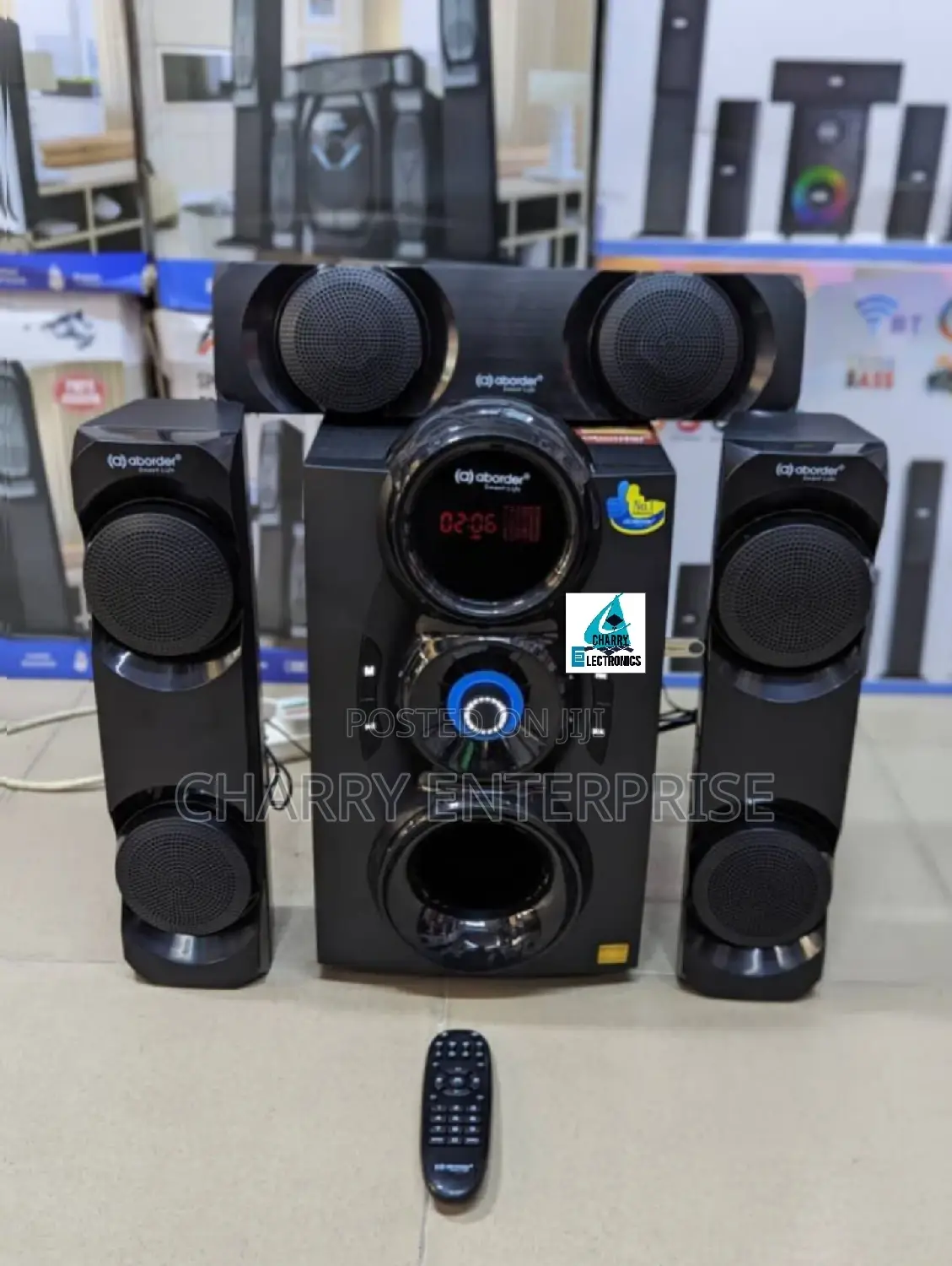🪵Aborder Subwoofer 
FM Radio, USB