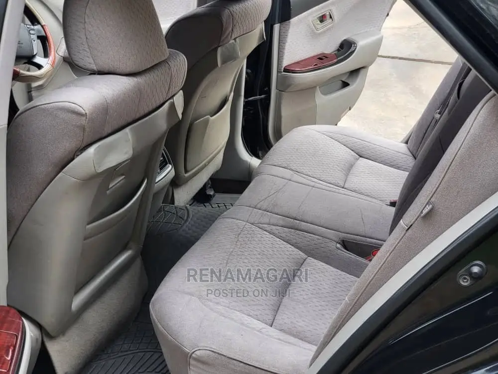 Toyota Crown 2016 Black