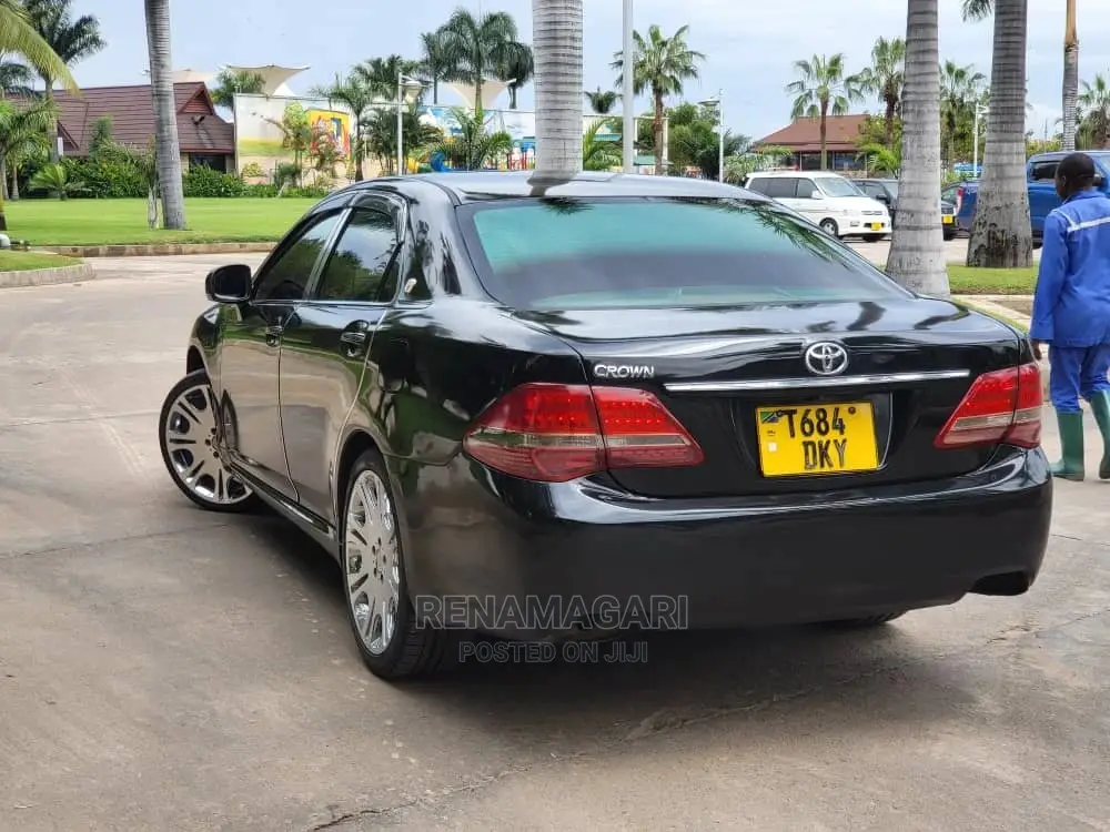 Toyota Crown 2016 Black