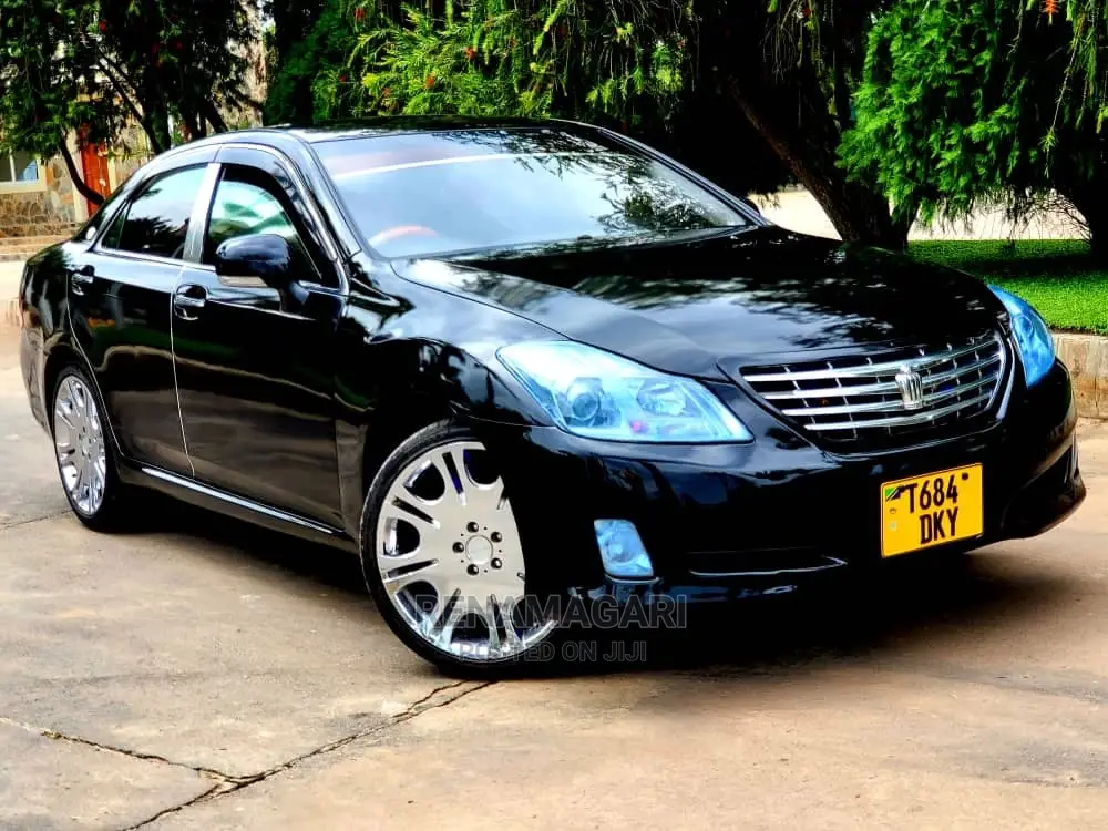 Toyota Crown 2016 Black