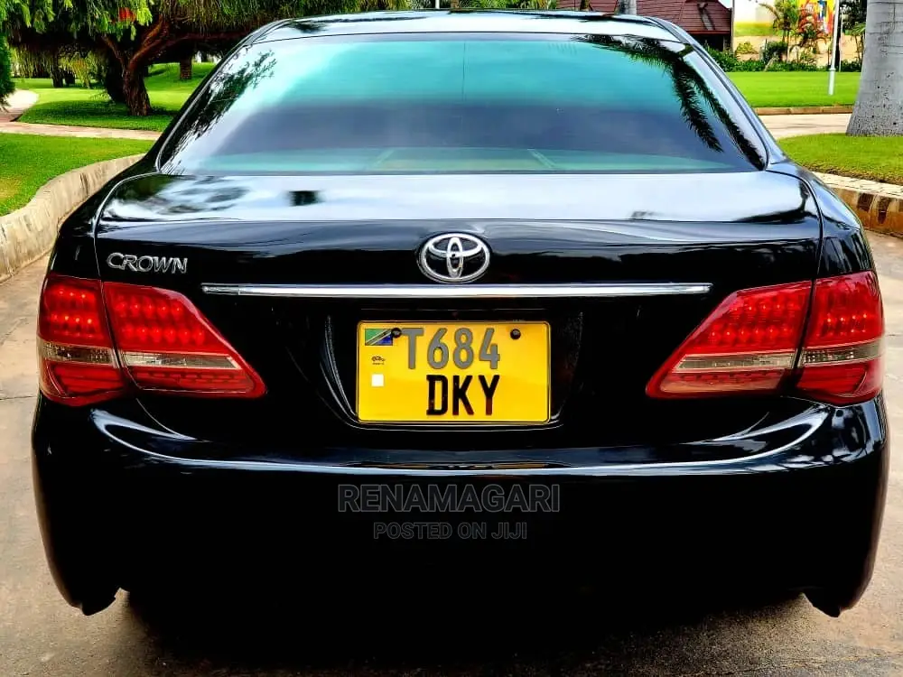 Toyota Crown 2016 Black