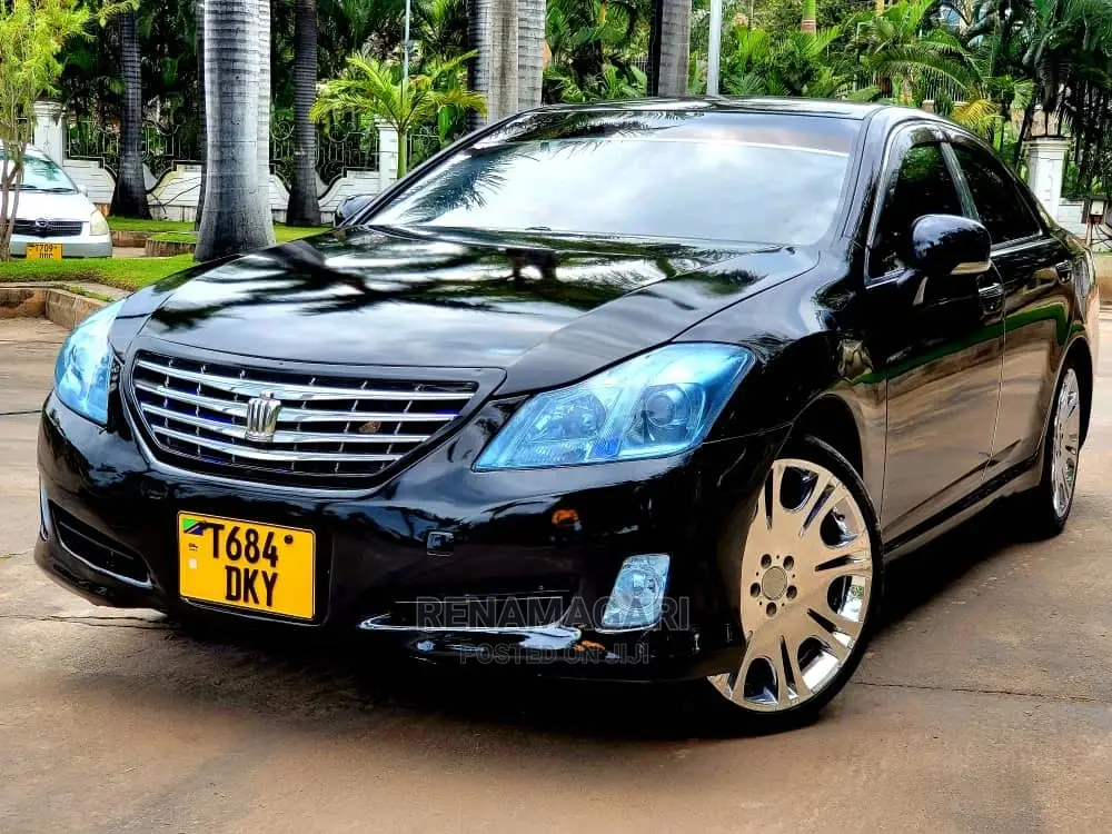 Toyota Crown 2016 Black