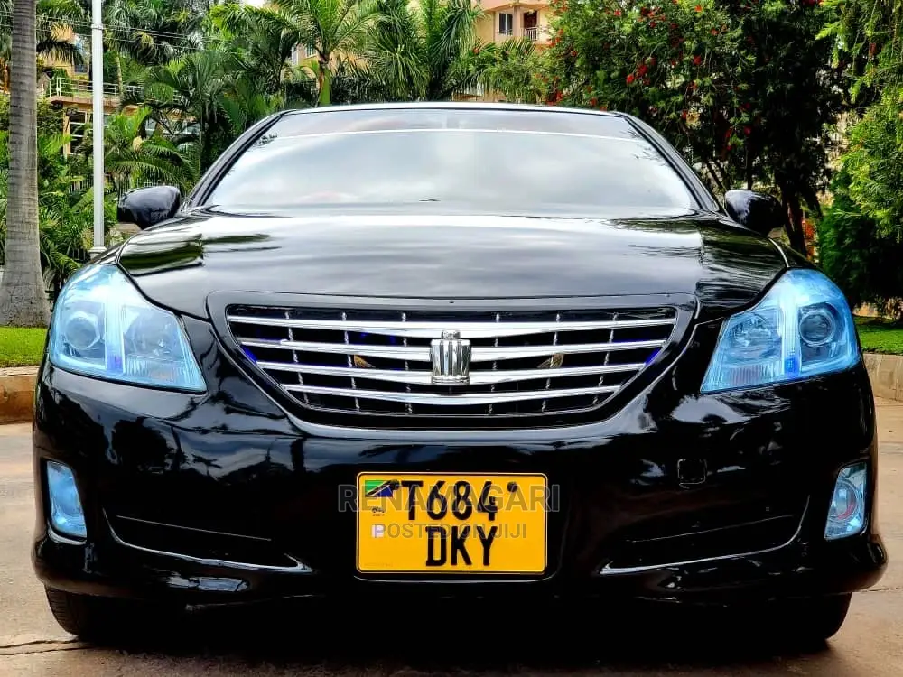 Toyota Crown 2016 Black