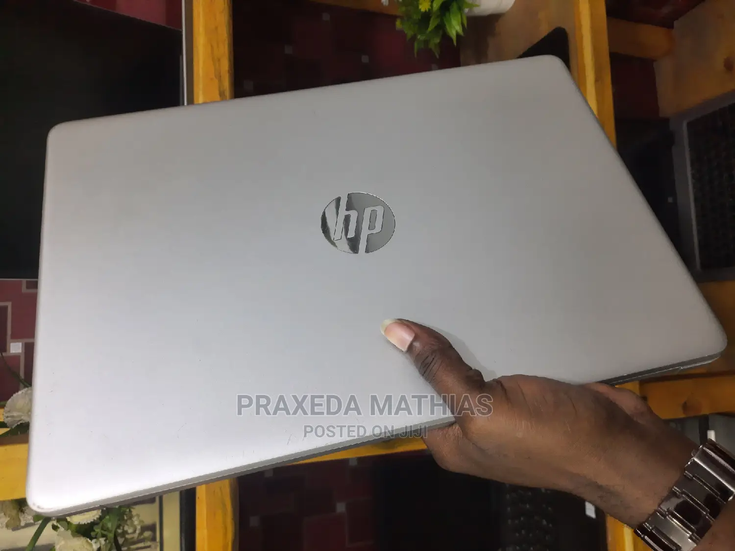 Laptop HP 15-Ra003nia 8GB Intel Core I5 HDD+SSD 1T