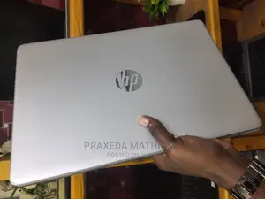 Laptop HP 15-Ra003nia 8GB Intel Core I5 HDD+SSD 1T