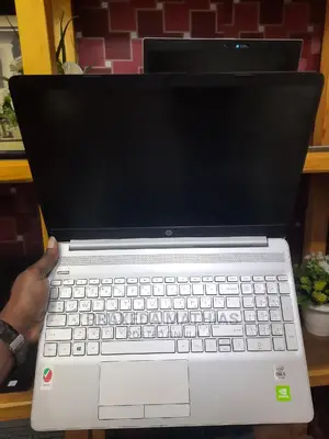 Laptop HP 15-Ra003nia 8GB Intel Core I5 HDD+SSD 1T