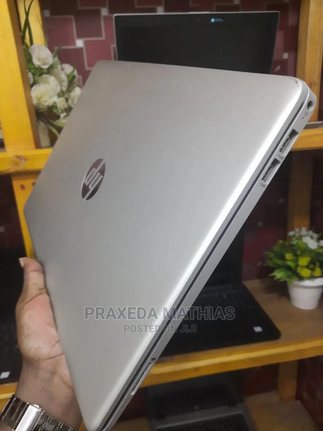 Laptop HP 15-Ra003nia 8GB Intel Core I5 HDD+SSD 1T