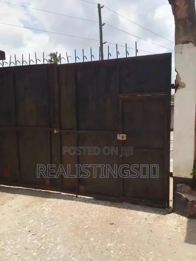8bdrm House in Kijitonyama for Sale