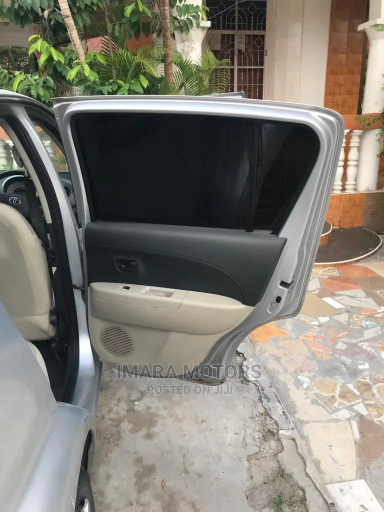 Toyota Passo 2006 Silver
