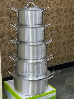 5 Sets of Cookware Available